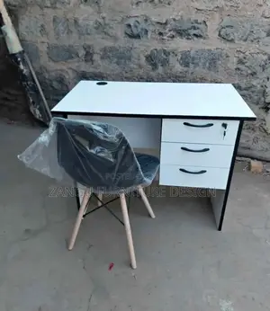 Nifty Office Desk