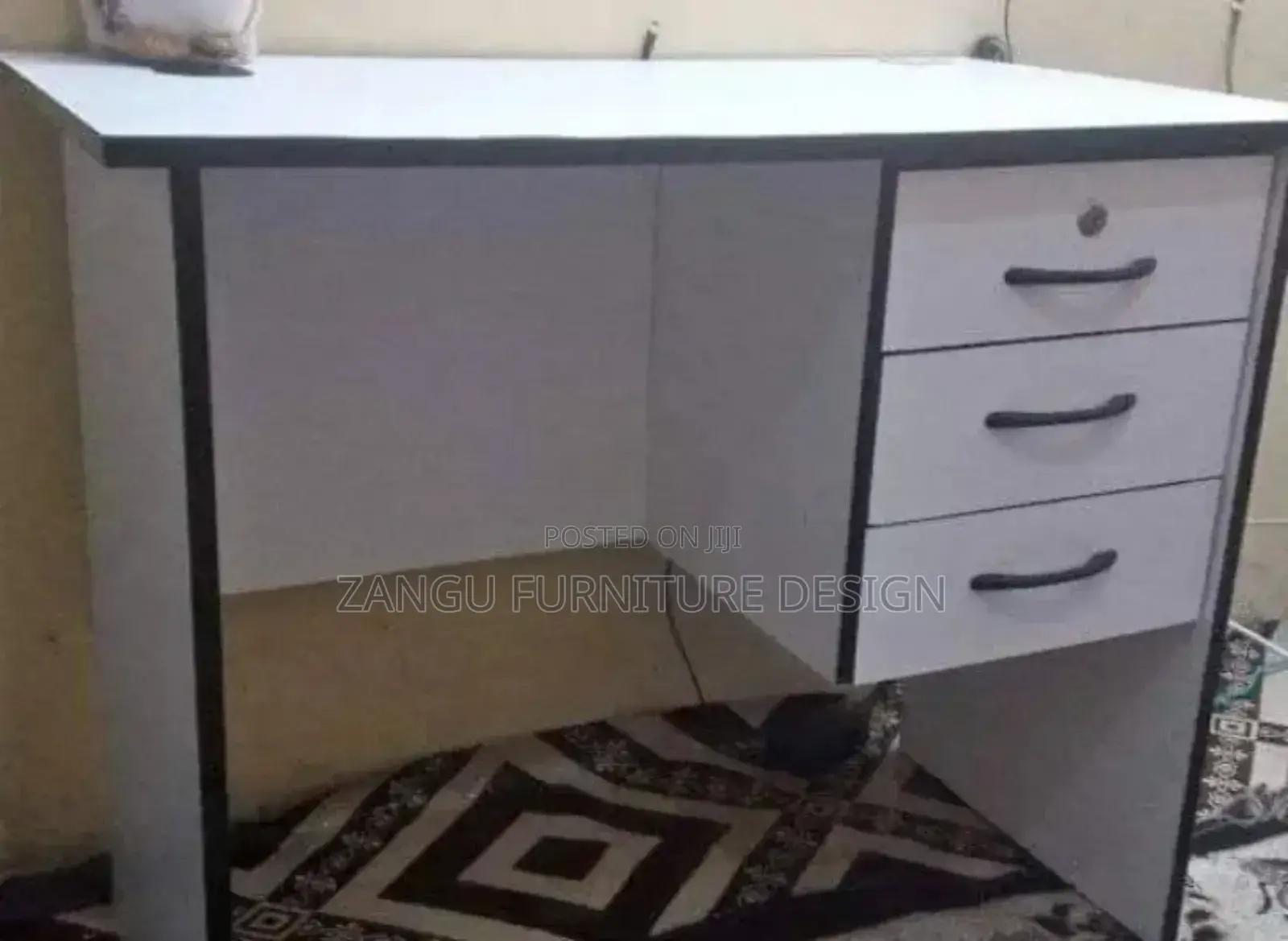 Kicky Office Desk