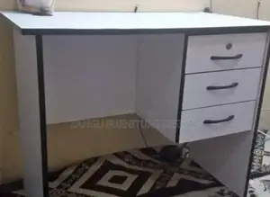 Kicky Office Desk
