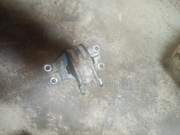 Mitsubishi Galant Engine Mount - thumbnail 2