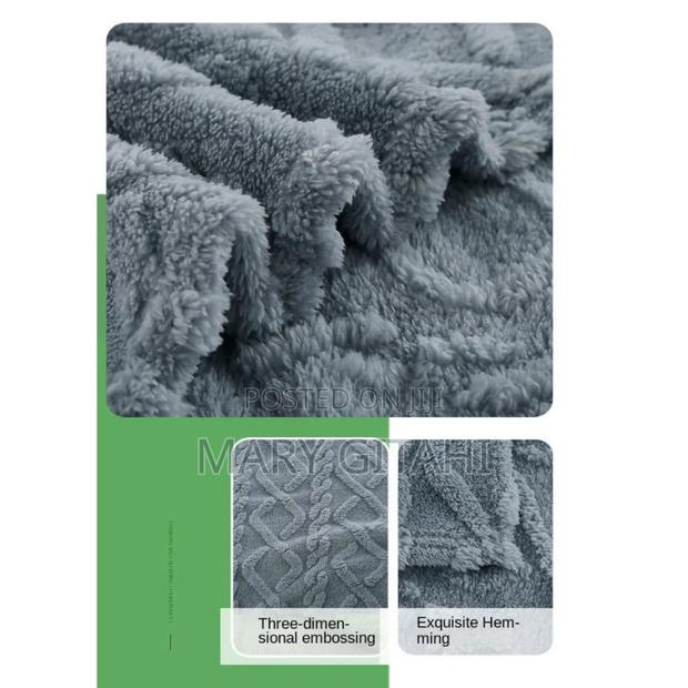**Warm Embossed Throw Blanket ** - thumbnail 2