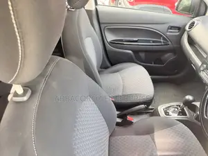 Mitsubishi Mirage SE 2018 Blue