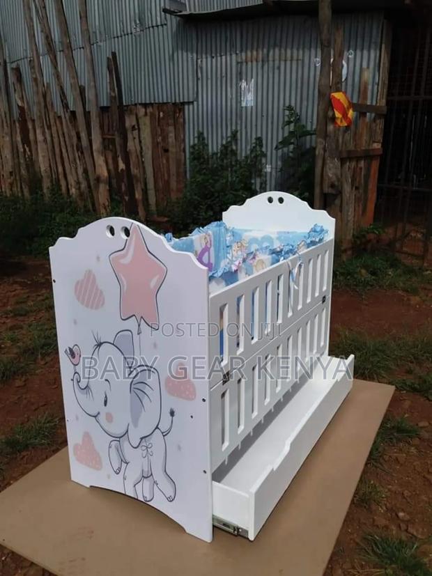 Baby Cot*Spray Painted - thumbnail 3