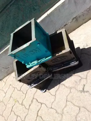 Steel Concrete Cube Moulds