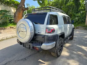 Toyota FJ Cruiser 2018 White