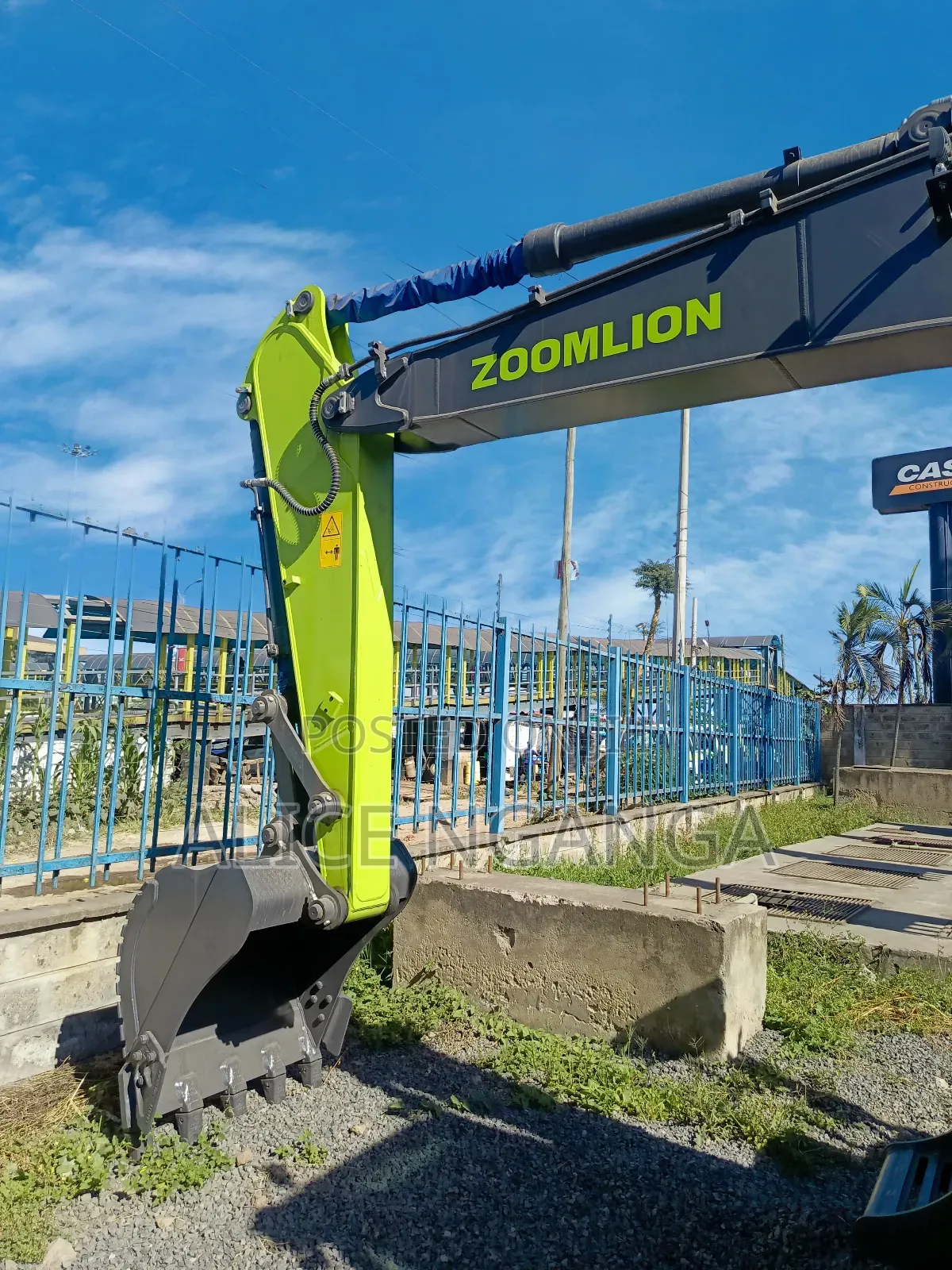 Escavetor 7.5 TNS 58,000usd VAT ,