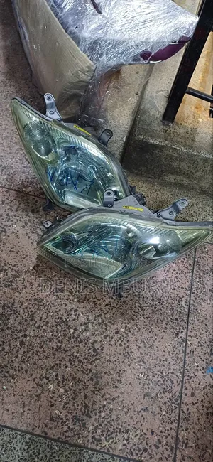 Toyota Ist 2005 Xenon Headlights