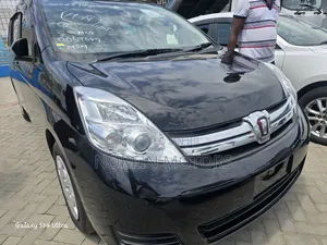 Toyota ISIS 2017 Matt Black