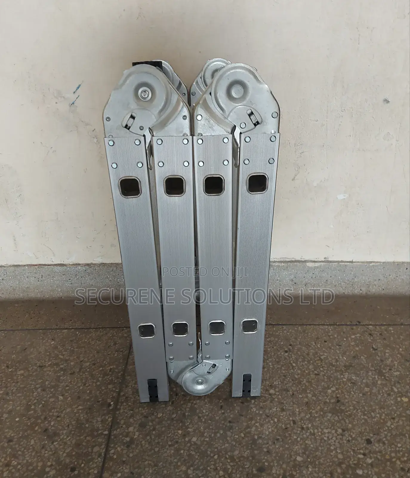 A 4x2/2.5meter/8feet Aluminum Multipurpose Ladder