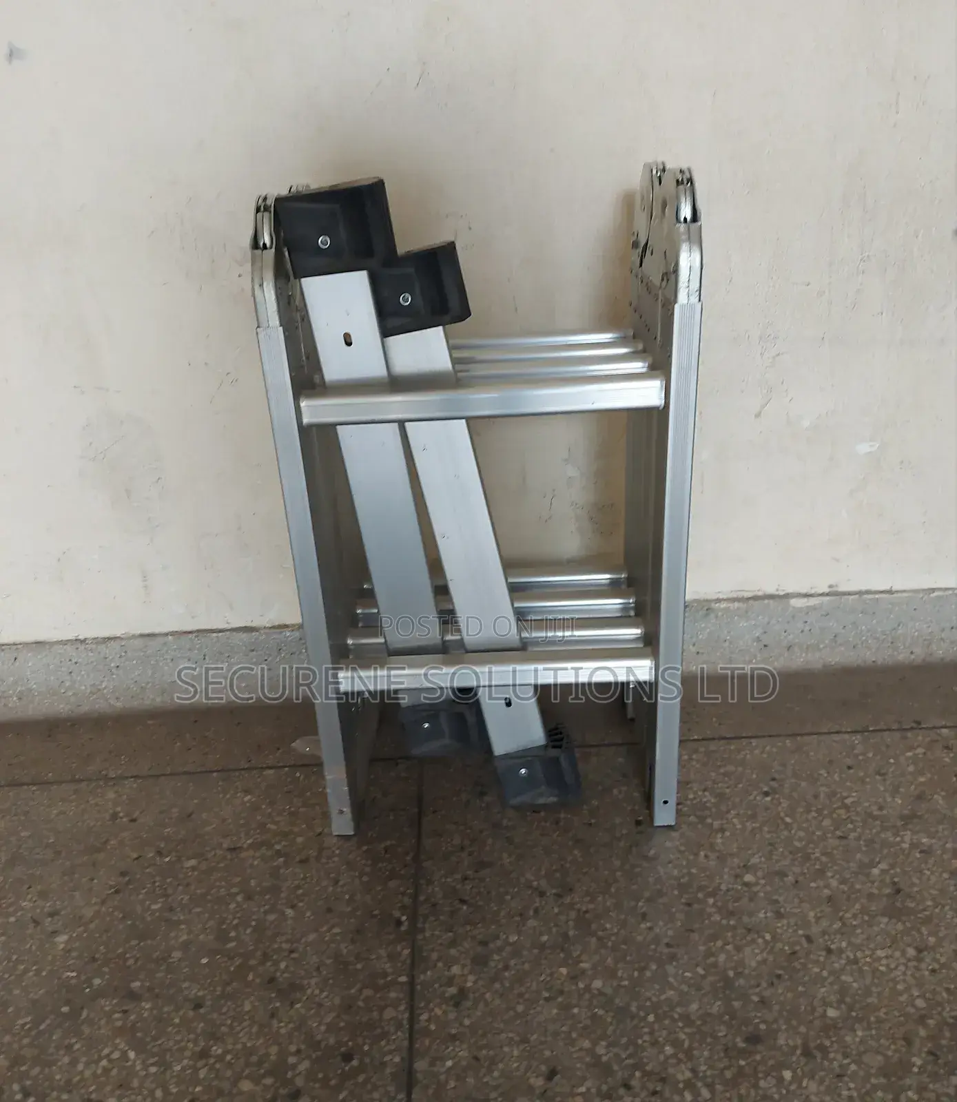 A 4x2/2.5meter/8feet Aluminum Multipurpose Ladder