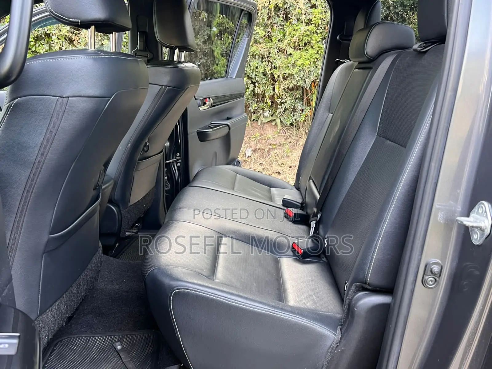 Toyota Hilux 2020 Gray
