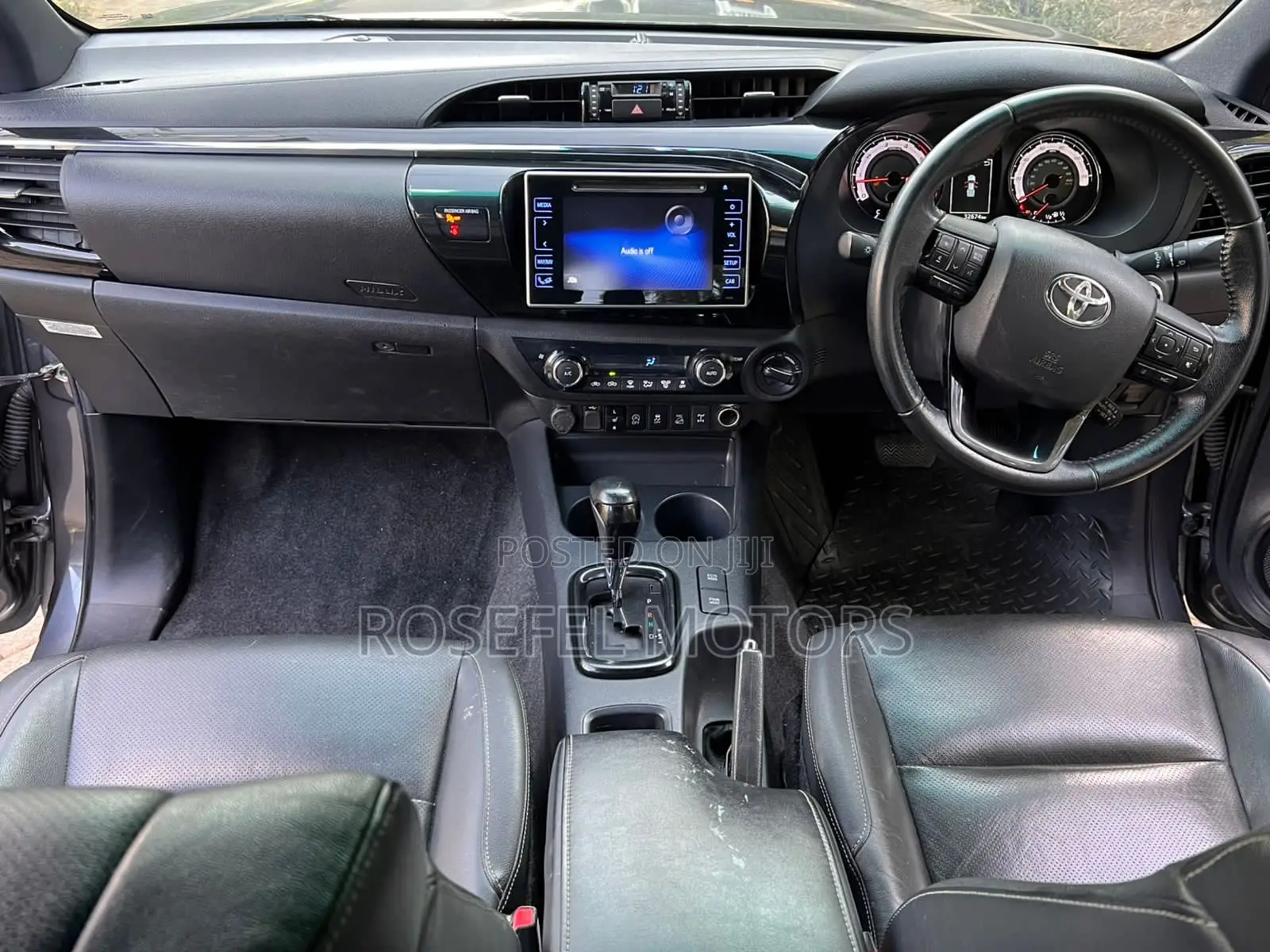 Toyota Hilux 2020 Gray