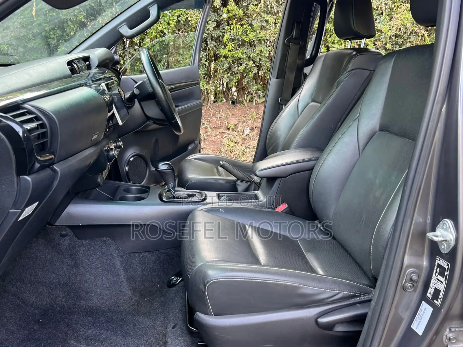 Toyota Hilux 2020 Gray