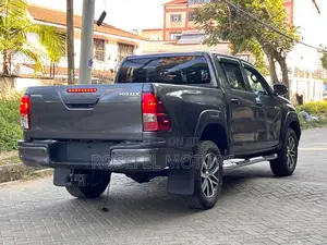 Toyota Hilux 2020 Gray