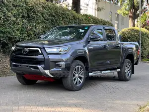 Toyota Hilux 2020 Gray