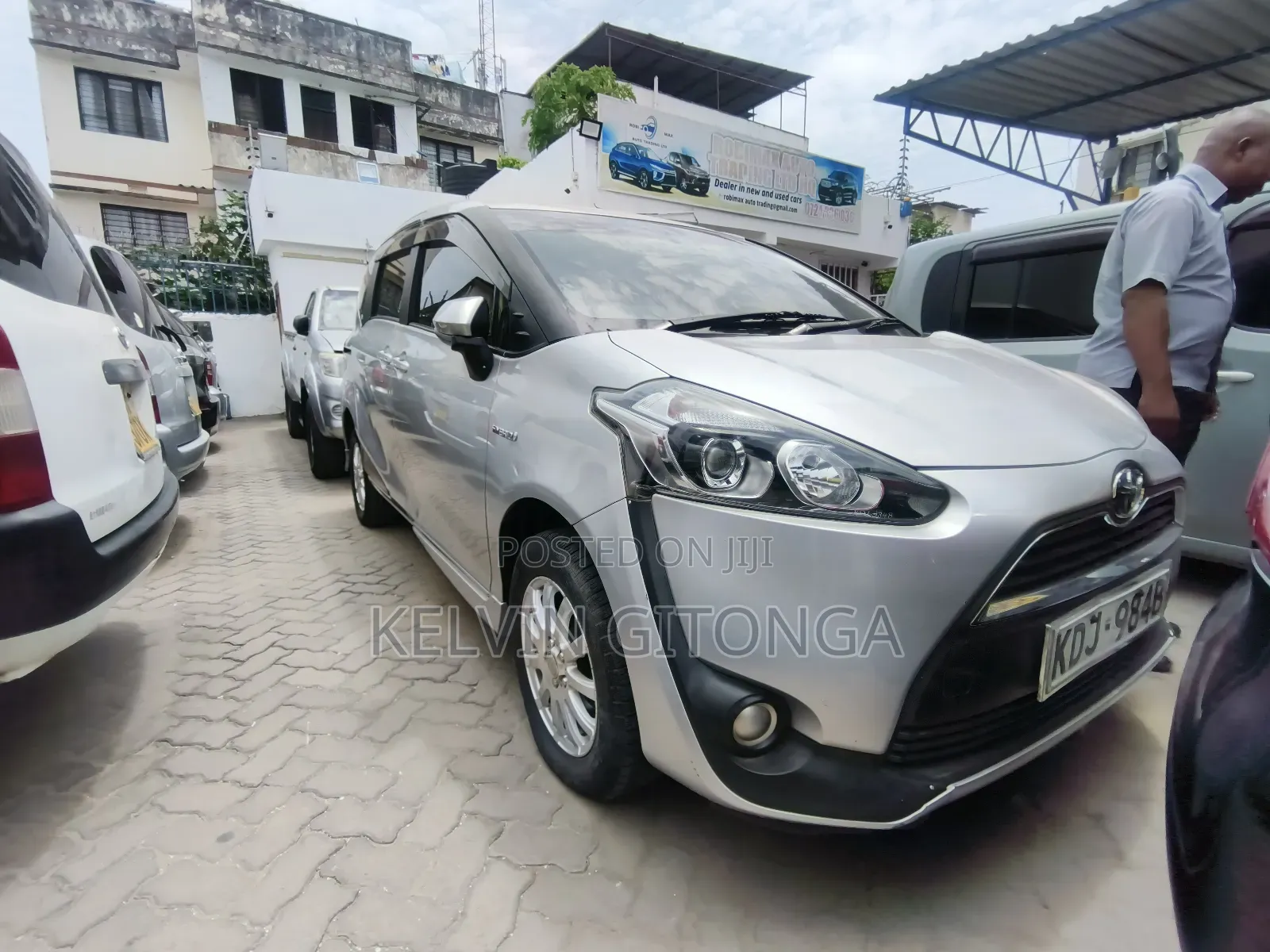 Toyota Sienta 2017 Silver