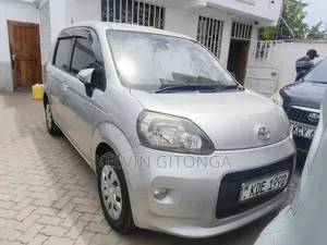 Toyota Porte 2015 Silver