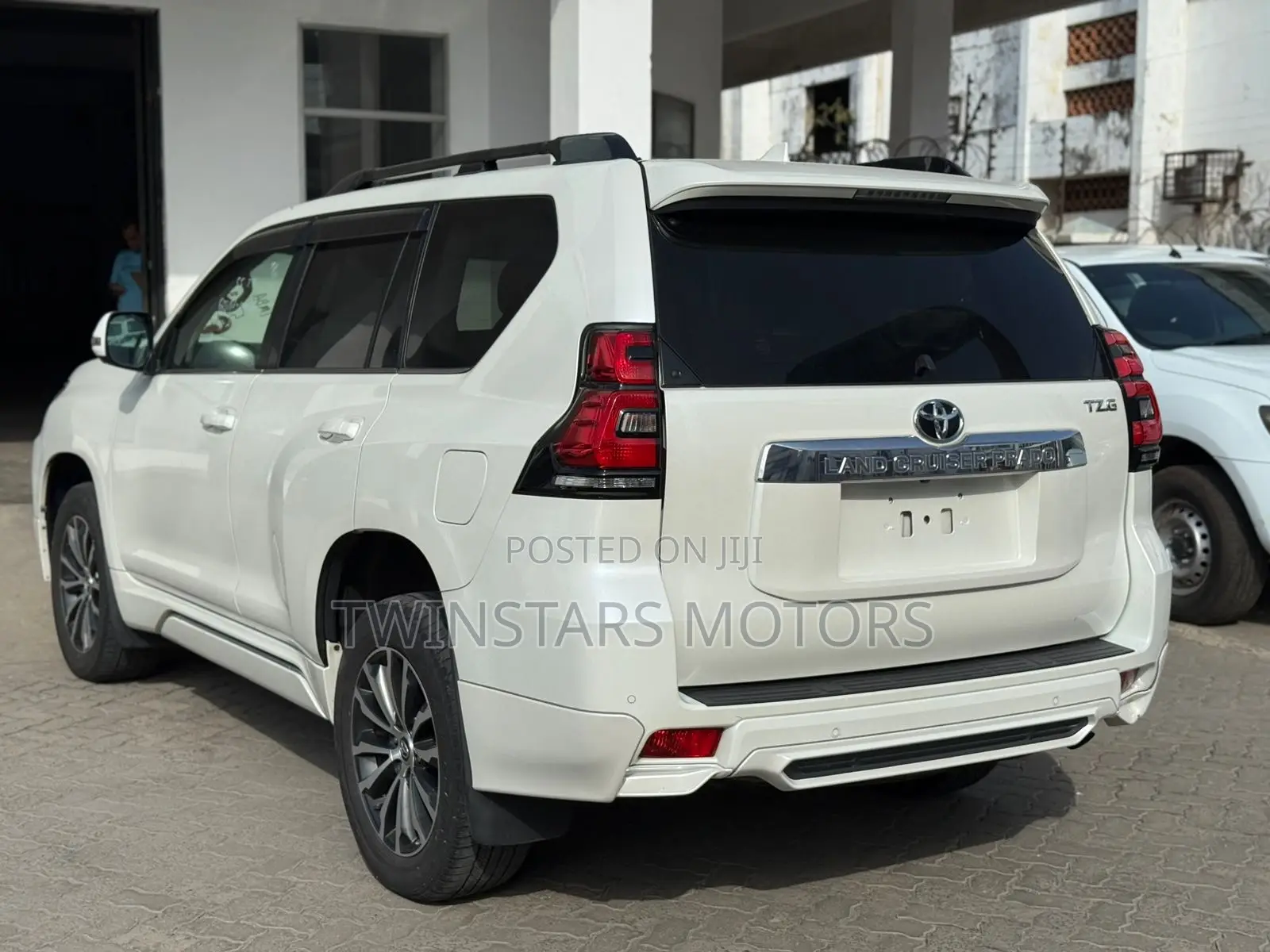Toyota Land Cruiser Prado 2.8 2018 White