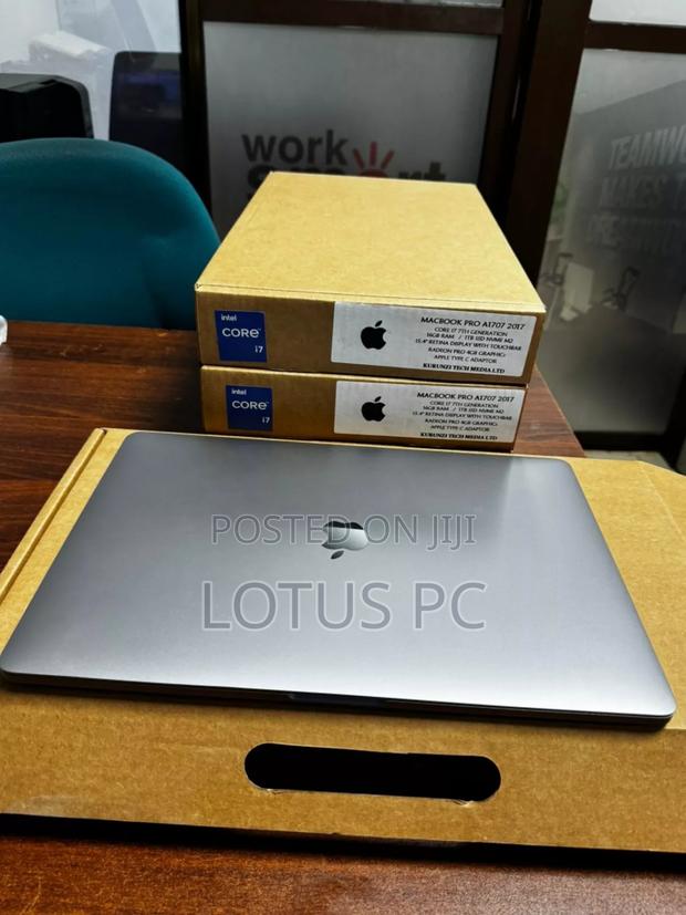 Laptop Apple MacBook Pro 2017 16GB Intel Core I7 SSD 1T - main view