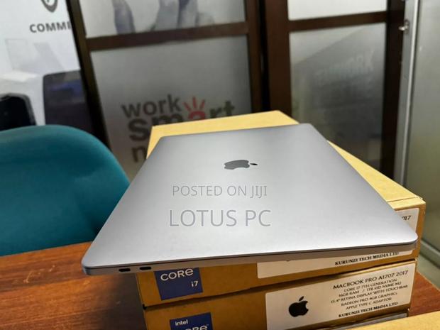 Laptop Apple MacBook Pro 2017 16GB Intel Core I7 SSD 1T - thumbnail 3