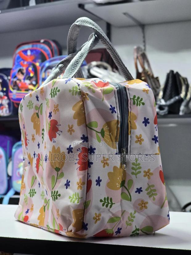 White Insulated Leak Free Lunchbags for Adults and Kids