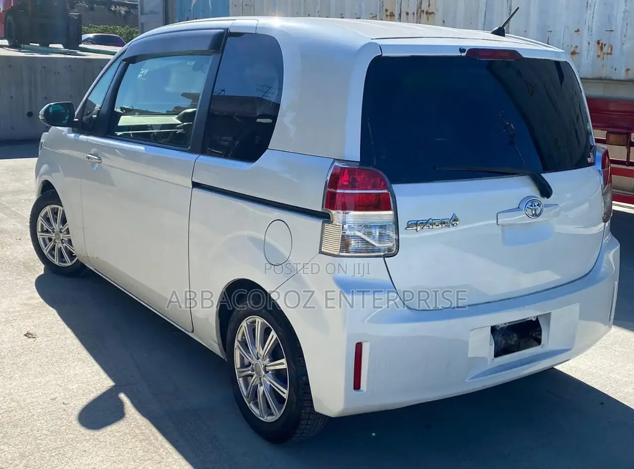 Toyota Spade 1.5 2018 Pearl