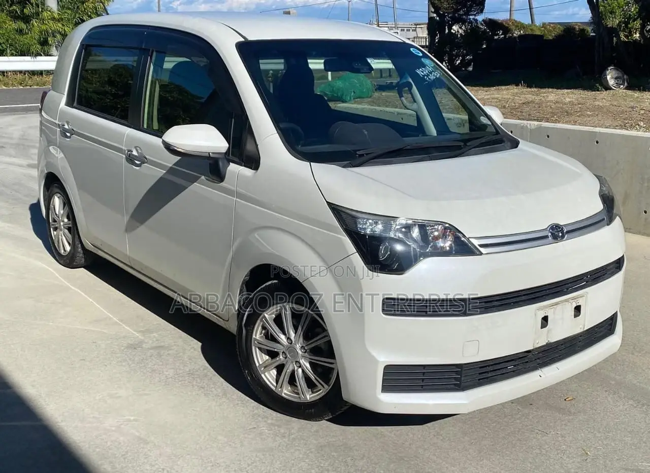 Toyota Spade 1.5 2018 Pearl