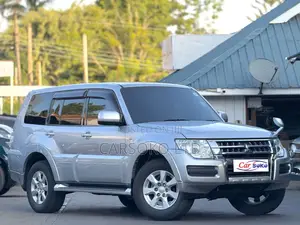 Mitsubishi Pajero V80 3.0 VR-I 2016 Silver