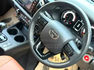 Toyota Hilux 2019 White