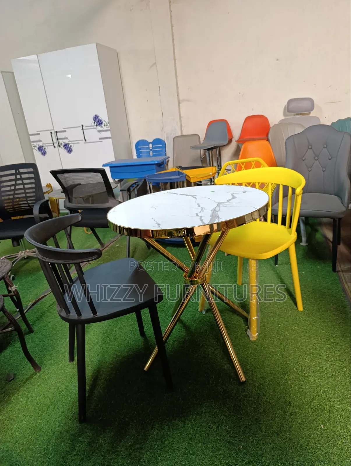 Hotel Plastic Chairs and Table