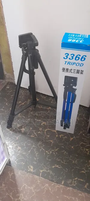 Executive Tripod Stand 140cm Tall