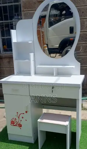 Dressing Table With Fixed Round Mirror