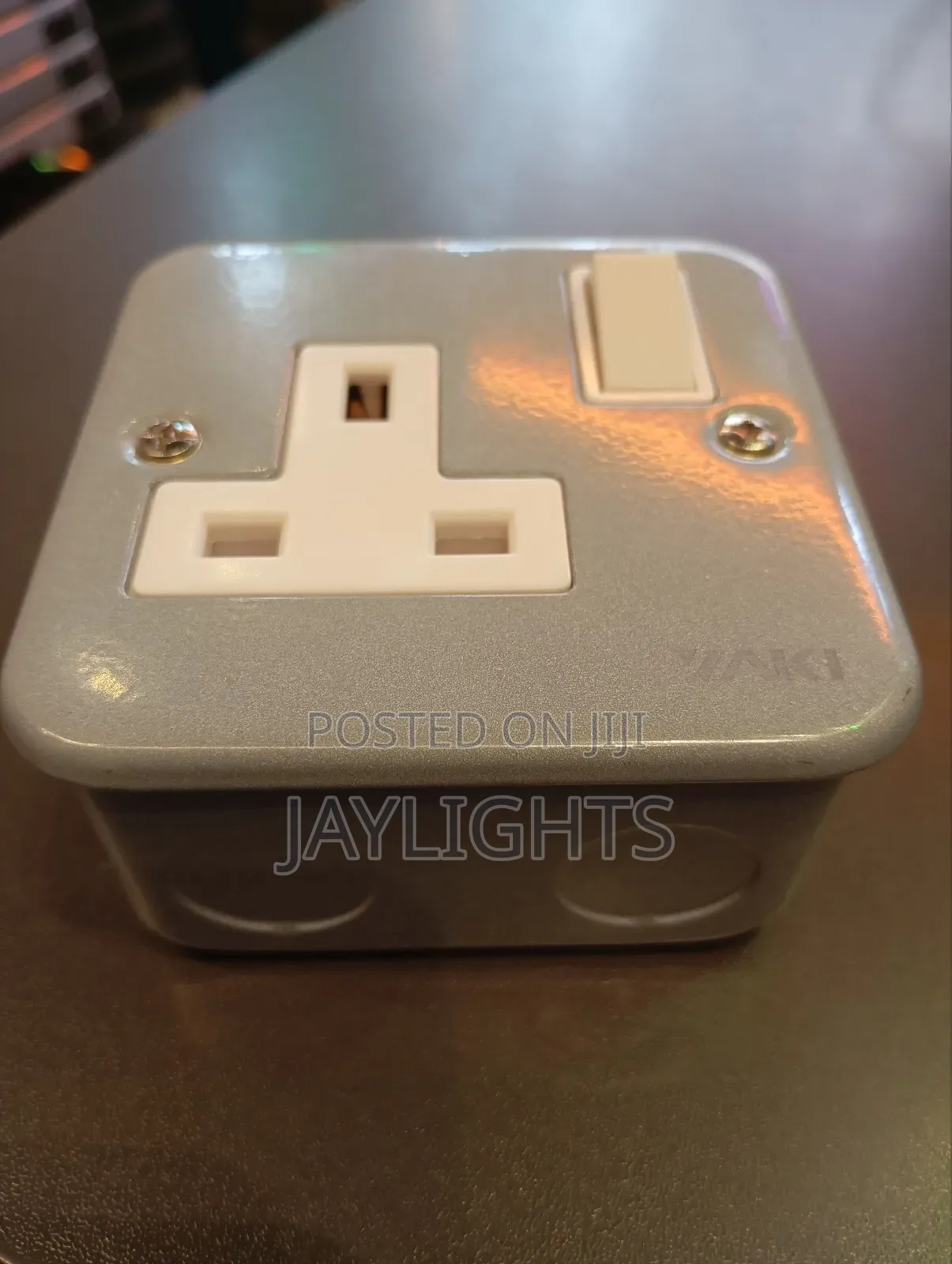 Protection 13A 1 Gang 2 Way Metal Socket