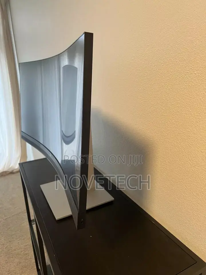 New Hp E34m G4 34" WQHD Curved Usb-C Conferencing Monitor