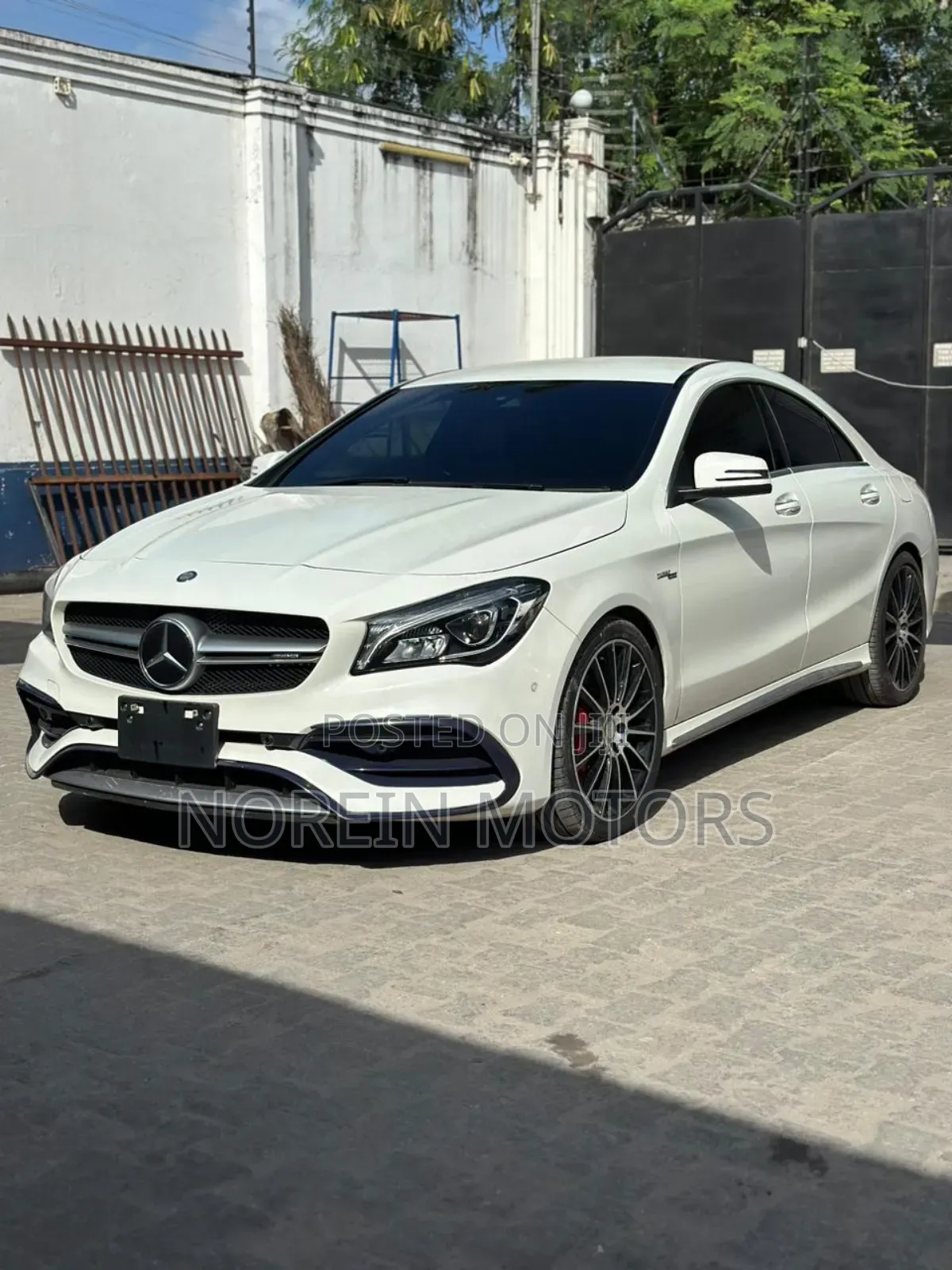 Mercedes-Benz C-Class 2017 Off white