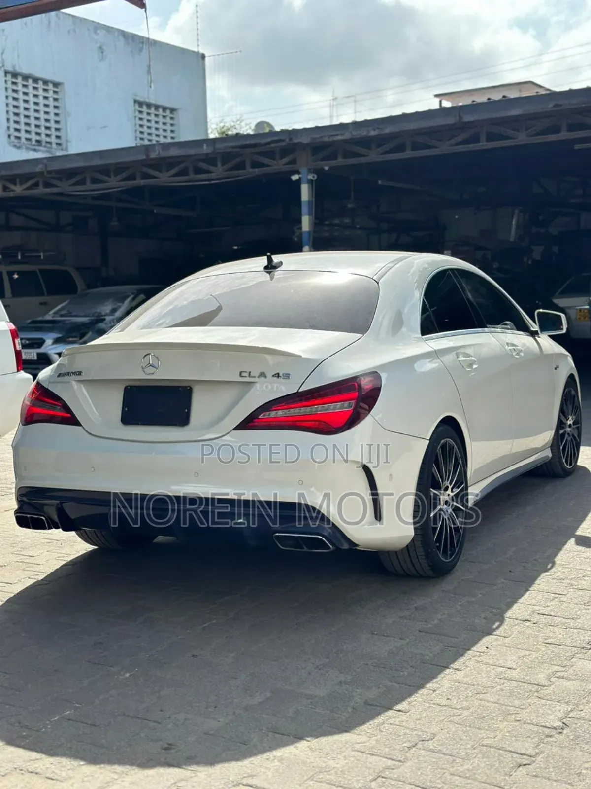 Mercedes-Benz C-Class 2017 Off white