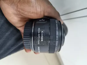 Canon EF-S 35mm F/2.8 Macro IS STM