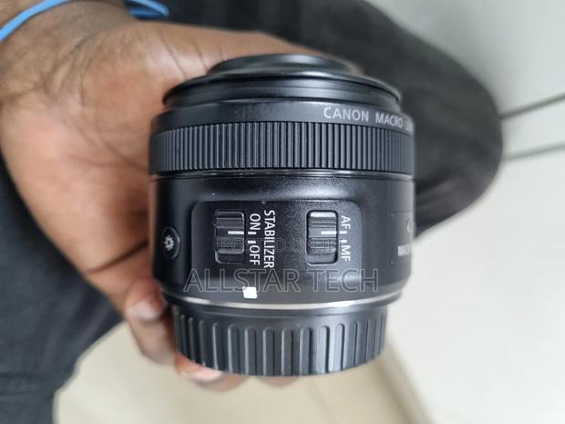 Canon EF-S 35mm F/2.8 Macro IS STM
