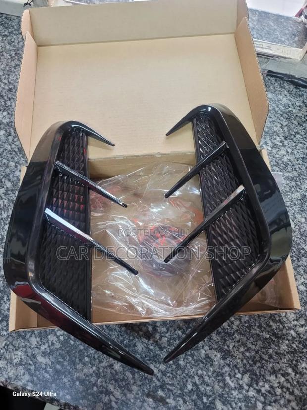Side Air Vent With Sharp Edges