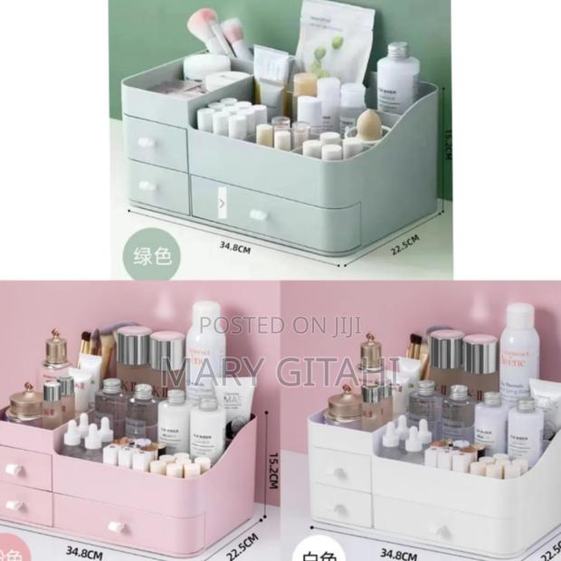 *Large Capacity Plastic Make Up Organizer**