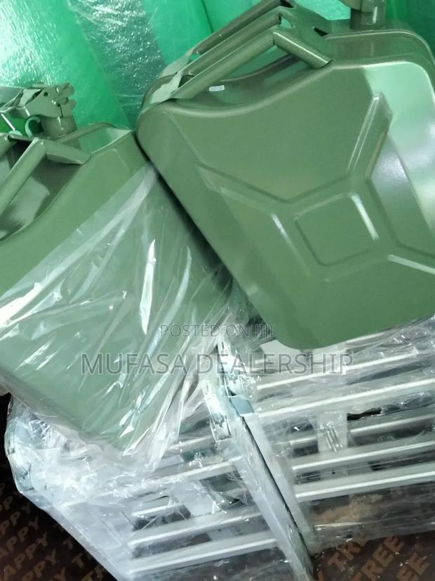Traveling Fuel Jerry Can - thumbnail 3