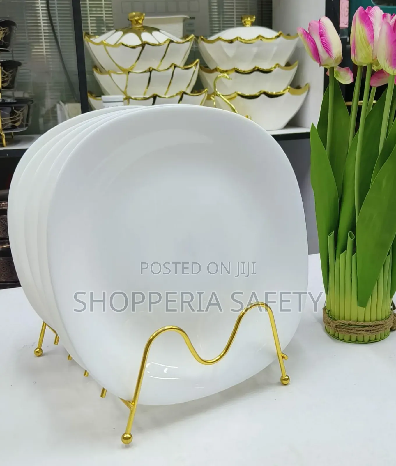 White Luminarc Plates