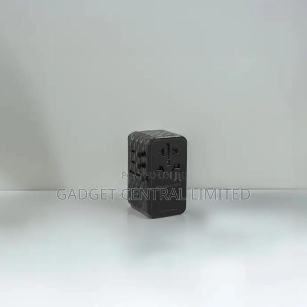 Powerology Universal Adapter 140W X2 Type C Port and X2 USB - thumbnail 2