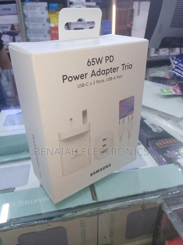 65 Watts Super Charger.65 W Pd.Power Adapter Trio - main view