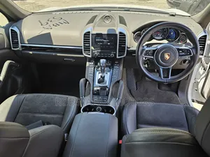 Porsche Cayenne Platinum Edition AWD 2017 Pearl