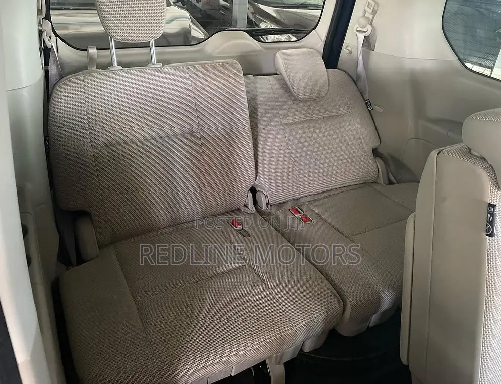 Nissan Serena 2017 Blue