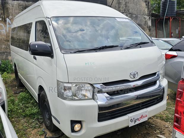 Toyota HiAce 2017 White