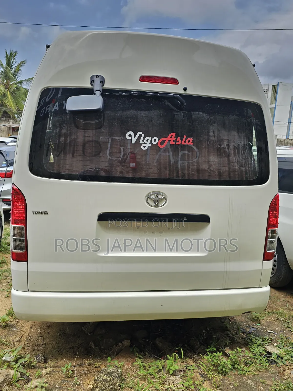 Toyota HiAce 2017 White