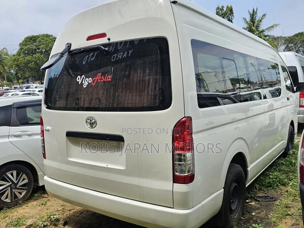 Toyota HiAce 2017 White - thumbnail 6
