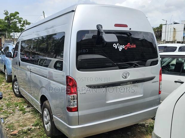 Toyota Regius 2018 Silver - thumbnail 3
